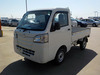 It is a picture of the white daihatsu hijet truck in 2015,Sub Photo 1 Stock No.Y040378