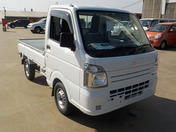 It is a picture of the white suzuki carry truck in 2019,First Photo Stock No.Y040424