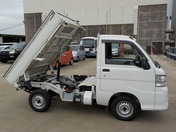 It is a picture of the white daihatsu hijet dump in 2013,First Photo Stock No.Y040442