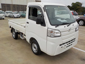 It is a picture of the white daihatsu hijet truck in 2015,First Photo Stock No.Y040619