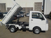 It is a picture of the white daihatsu hijet dump in 2021,First Photo Stock No.Y040950