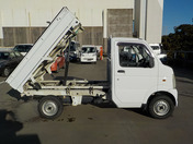It is a picture of the white suzuki carry dump in 2003,First Photo Stock No.Y040951
