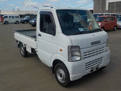 It is a picture of the white suzuki carry truck in 2007,First Photo Stock No.Y040952