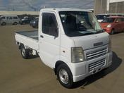 It is a picture of the white suzuki carry truck in 2003,First Photo Stock No.Y040953