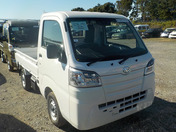 It is a picture of the white daihatsu hijet truck in 2021,First Photo Stock No.Y041061