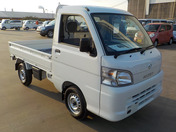 It is a picture of the white daihatsu hijet truck in 2011,First Photo Stock No.Y041083