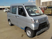 It is a picture of the silver daihatsu hijet deck van in 2021,First Photo Stock No.Y041159