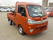 It is a picture of the orange daihatsu hijet jumbo in 2021,First Photo Stock No.Y041300