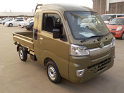 It is a picture of the khaki daihatsu hijet jumbo in 2021,First Photo Stock No.Y041312