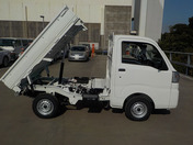 It is a picture of the white daihatsu hijet dump in 2021,First Photo Stock No.Y041324