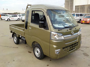 It is a picture of the khaki daihatsu hijet jumbo in 2021,First Photo Stock No.Y041694