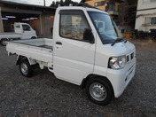 It is a picture of the white nissan clipper truck in 2012,First Photo Stock No.Y041918