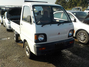 It is a picture of the white mitsubishi minicab dump in 1991,First Photo Stock No.Y042039