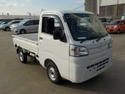 It is a picture of the white daihatsu hijet truck in 2021,First Photo Stock No.Y042090