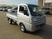 It is a picture of the silver daihatsu hijet truck in 2021,First Photo Stock No.Y042091