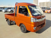 It is a picture of the orange daihatsu hijet jumbo in 2021,First Photo Stock No.Y042098