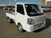 It is a picture of the white suzuki carry truck in 2017,First Photo Stock No.Y042099