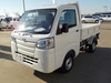 It is a picture of the white daihatsu hijet dump in 2021,Sub Photo 2 Stock No.Y042100