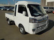 It is a picture of the white daihatsu hijet jumbo in 2021,First Photo Stock No.Y042101