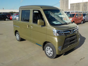 It is a picture of the  khaki  daihatsu hijet deck van in 2021,First Photo Stock No.Y042149