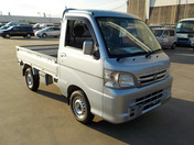 It is a picture of the silver daihatsu hijet truck in 2011,First Photo Stock No.Y042611