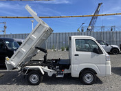 It is a picture of the white daihatsu hijet in 2021,First Photo Stock No.Y042818