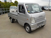 It is a picture of the silver suzuki carry truck in 2003,First Photo Stock No.Y042971