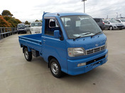 It is a picture of the blue daihatsu hijet truck in 2003,First Photo Stock No.Y043002