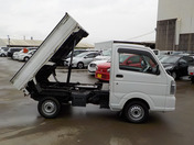 It is a picture of the white suzuki carry dump in 2017,First Photo Stock No.Y043099