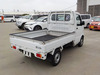 It is a picture of the white suzuki carry truck in 2002,Sub Photo 4 Stock No.Y043219