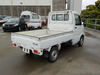 It is a picture of the white suzuki carry truck in 2002,Sub Photo 4 Stock No.Y043250