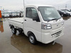 It is a picture of the white daihatsu hijet dump in 2022,Sub Photo 1 Stock No.Y043523