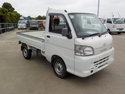 It is a picture of the white daihatsu hijet truck in 2008,First Photo Stock No.Y043584