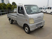 It is a picture of the silver suzuki carry truck in 2004,First Photo Stock No.Y043661