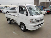 It is a picture of the white daihatsu hijet truck in 2002,First Photo Stock No.Y043698