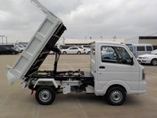 It is a picture of the white suzuki carry in 2022,First Photo Stock No.Y044089