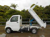 It is a picture of the white suzuki carry dump in 2010,First Photo Stock No.Y044687