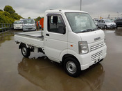 It is a picture of the white suzuki carry truck in 2008,First Photo Stock No.Y044691