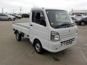It is a picture of the white suzuki carry truck in 2020,First Photo Stock No.Y045003