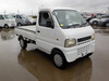 It is a picture of the white suzuki carry truck in 2002,Sub Photo 0 Stock No.Y045063