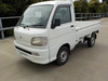It is a picture of the white daihatsu hijet truck in 2001,Sub Photo 1 Stock No.Y045201