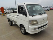 It is a picture of the white daihatsu hijet truck in 2001,First Photo Stock No.Y045201