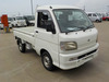 It is a picture of the white daihatsu hijet truck in 2001,Sub Photo 0 Stock No.Y045201