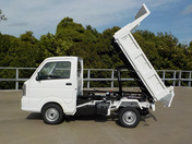 It is a picture of the white suzuki carry in 2022,First Photo Stock No.Y045204