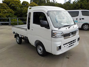 It is a picture of the white daihatsu hijet jumbo in 2021,First Photo Stock No.Y045461