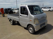 It is a picture of the silver suzuki carry truck in 2004,First Photo Stock No.Y045474