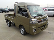 It is a picture of the  khaki  daihatsu hijet jumbo in 2022,First Photo Stock No.Y045651