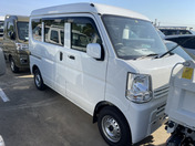It is a picture of the white suzuki every passenger van in 2021,First Photo Stock No.Y045652