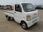 It is a picture of the white suzuki carry truck in 2003,First Photo Stock No.Y045925