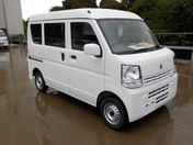 It is a picture of the white suzuki every passenger van in 2021,First Photo Stock No.Y046202